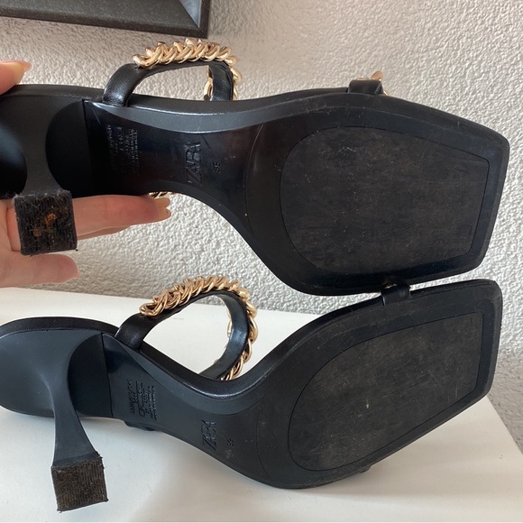Zara Black Heels With Gold Chain - Picture 5 of 5